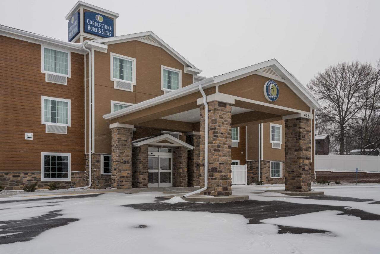 Cobblestone Hotel & Suites - Hutchinson Exteriör bild