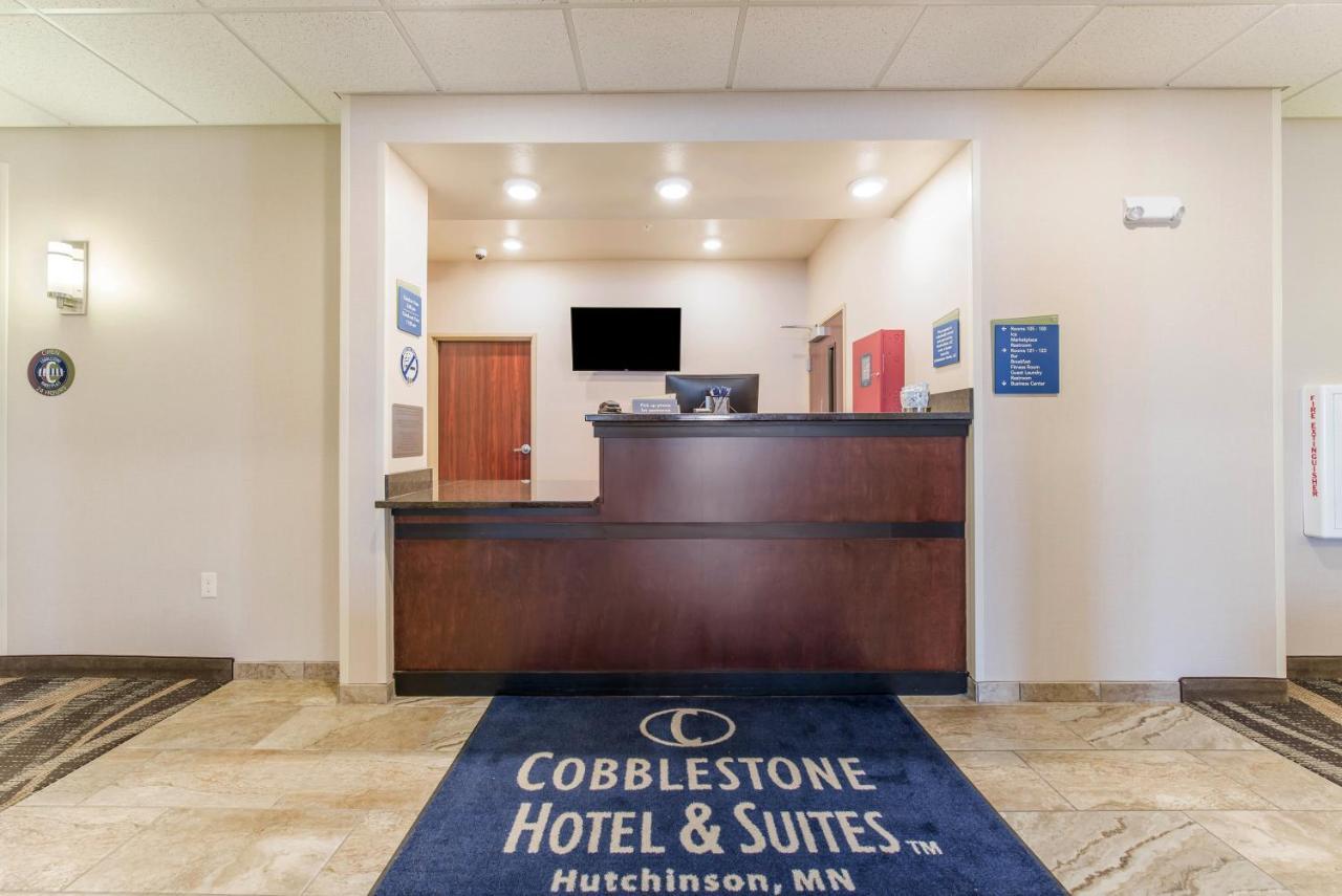 Cobblestone Hotel & Suites - Hutchinson Exteriör bild